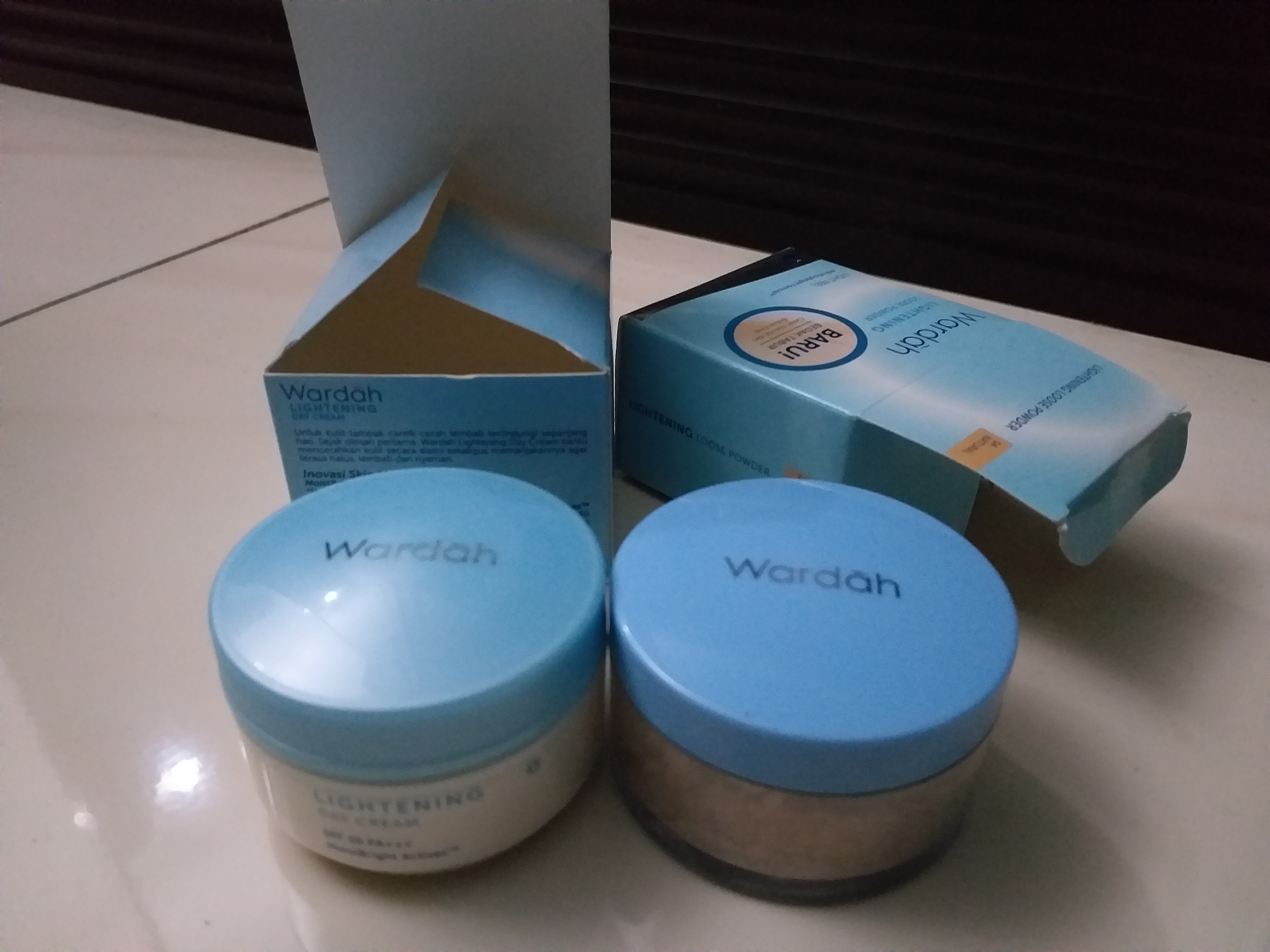 Review Wardah Lightening Loose Powder | SOCO by Sociolla
